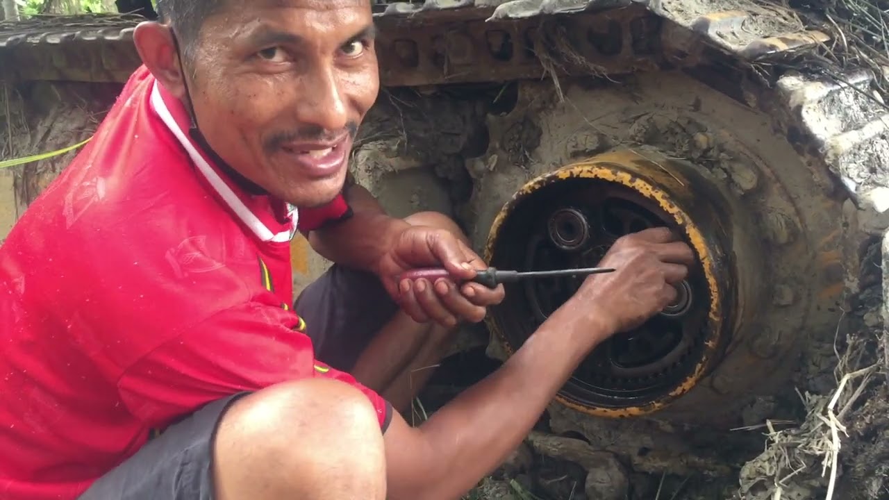 เปลี่ยนลูกปืนตัวเดินKOMUTSU 100-3