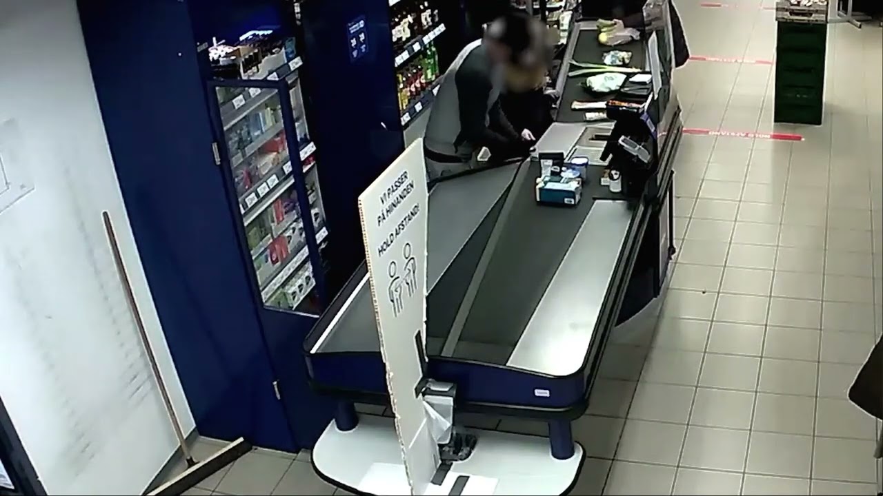 Røver bevæbnet med kniv røvede Rema1000 i Tranbjerg