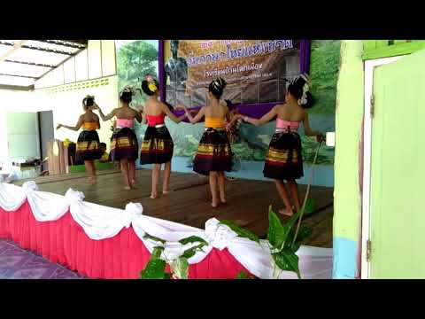 รำของนักเรียนโรงเรียนบ้านโคกเมือง