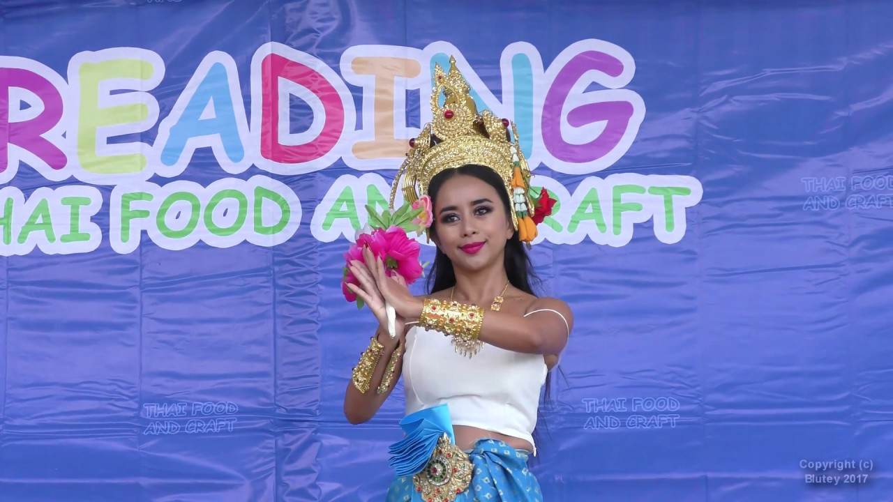 Reading Thai Festival UK 2017  - Day 1 - Dancer in Gold Ornate Headdress