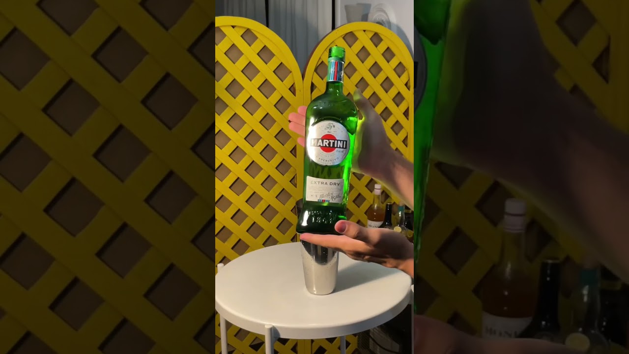 Джин, вермут, розовый тоник 