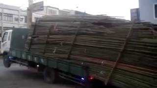 Автомобильные приколы грузовик загружен нереально! Автомобильные приколы грузовик загружен нереально!