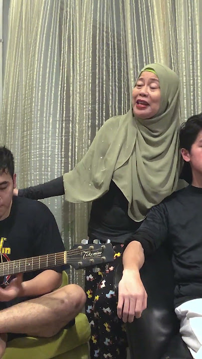 Kolaborasi 3 Generasi, Anakku Raya (guitar) dan Cucuku Ramiza (vocal) 💕