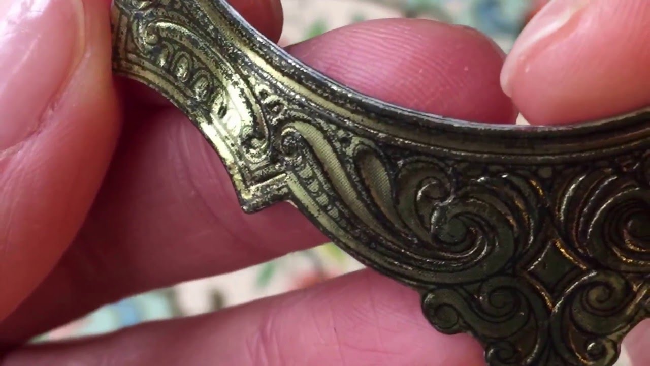 Tin jewelry A closer look at a recycled vintage tin necklace YouTube