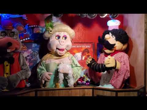 Smitty's Presents - Madame Oink's Tunnel of Love Pt 1