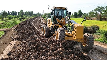 Powerful SANY C8S Grader With Driving Skill Operating Pushing The Clay For Build Foundation Roads