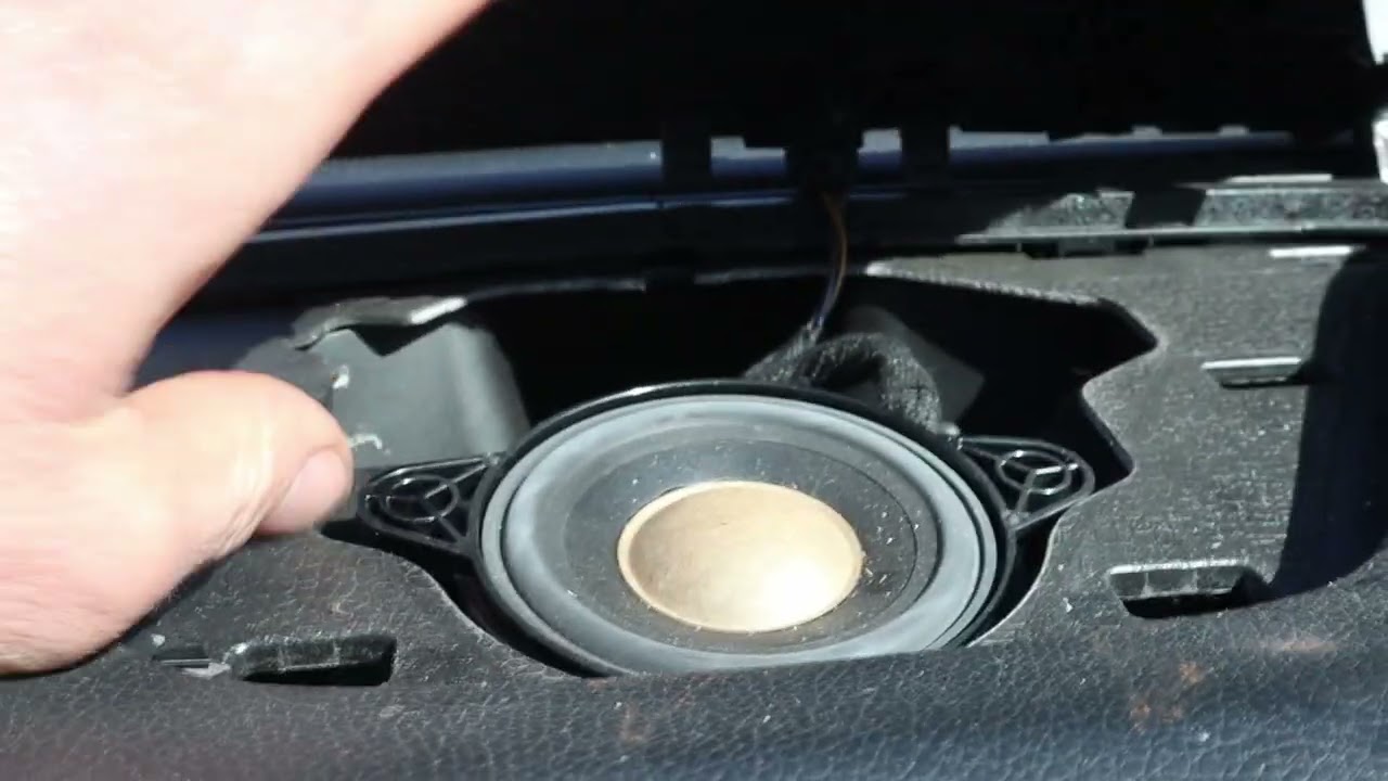 Mercedes Benz GLA Center Speaker Replacement