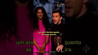 Jonathan Bailey e Simone Ashley no Bafta | LEGENDADO