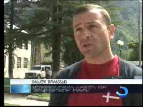 ხულოს საკრებულოს დეპუტატის ერთიანი ნაციონალური მოძრაობიდან განცხადებას აკეთებს