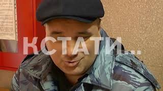 Дебоширка, воткнувшая ручку в ладонь полицейского, снова пытается отправить его за решетку Дебоширка, воткнувшая ручку в ладонь полицейского, снова пытается отправить его за решетку