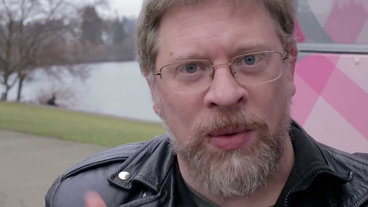 An American Wee Pie Cupcake Review with Cole Hornaday