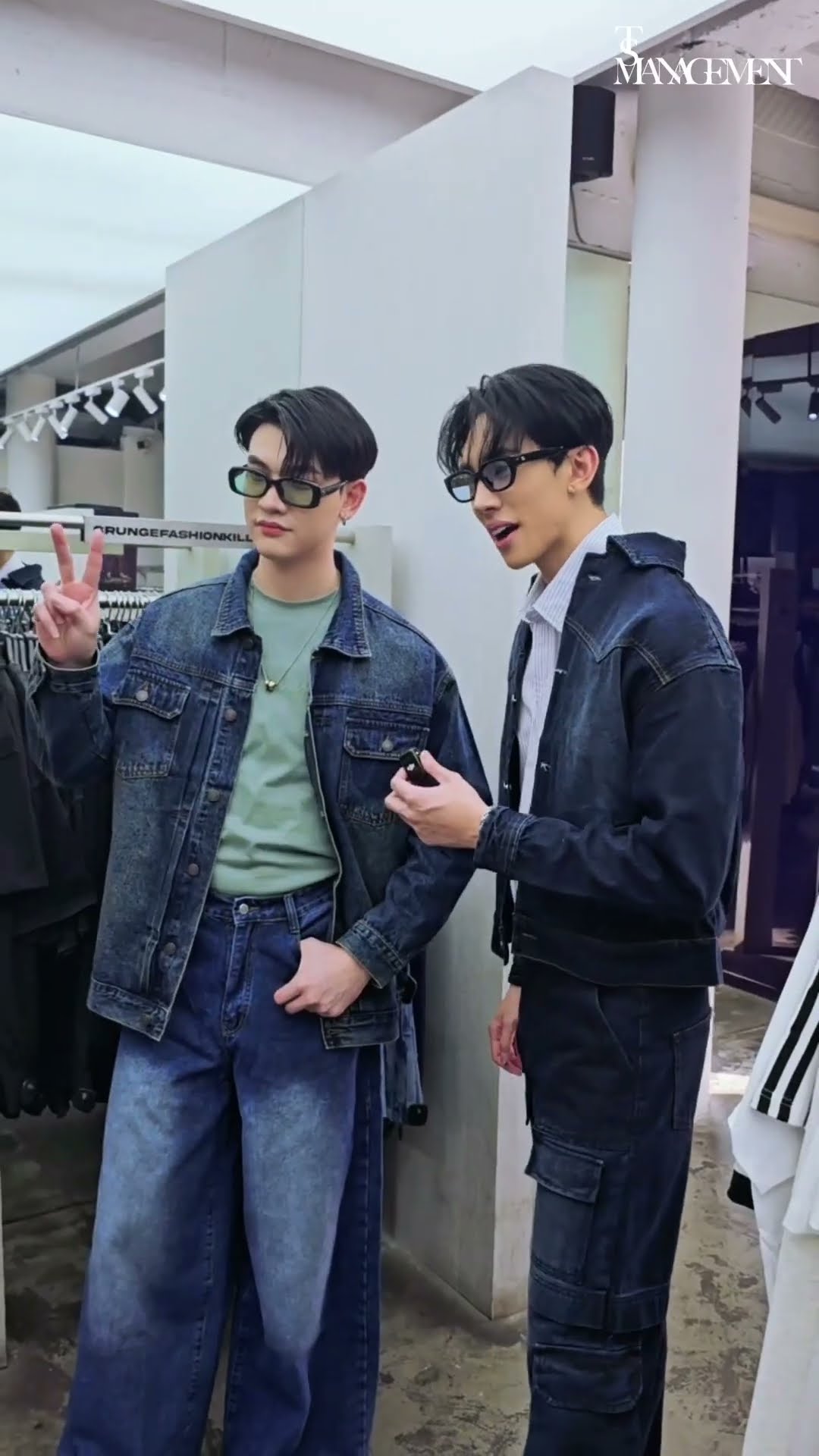 เบื้องหลัง VLOG FASHION ของสองหนุ่ม #ดีแลนด์เดโชชัย และ #ชายสมชาย แมตช์ลุกออกมาอย่างเท่เลยครับ