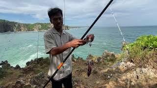 ROCK FISHING !! Ganasnya sambaran monster laut selatan