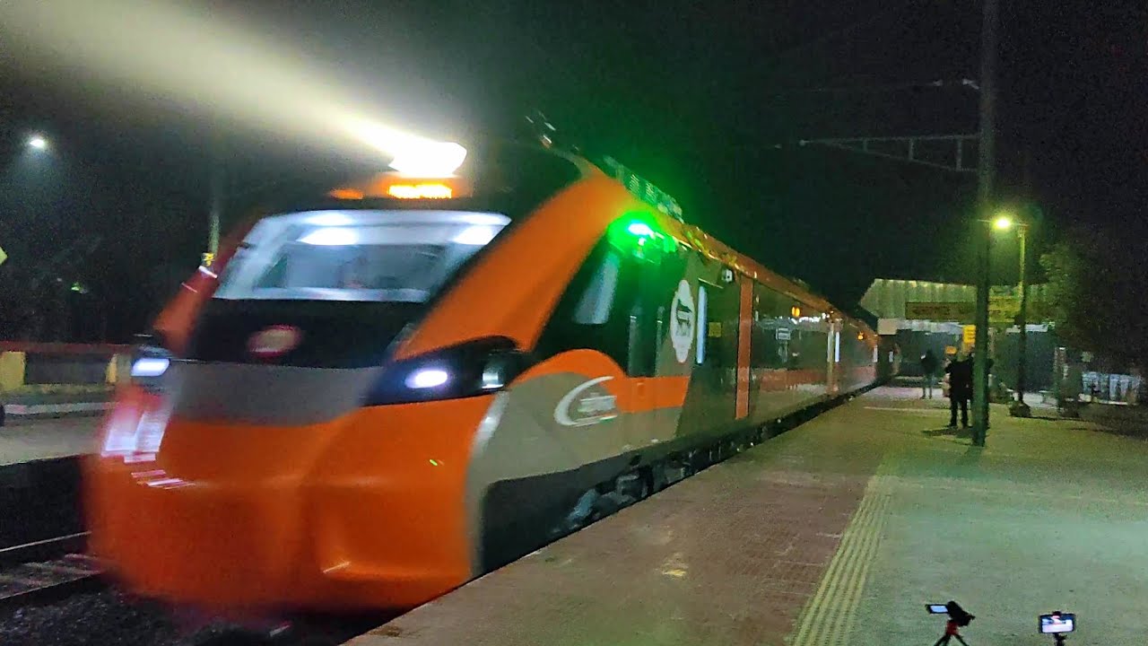 Inaugural Special India's 1st AC sleeper 02076/Kamakhya–Howrah Vande Bharat Express Train