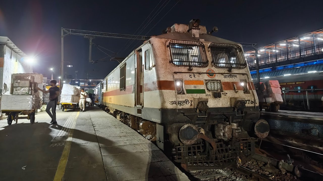 Train Journey from New Delhi to Agra in 12622 Tamil Nadu Express
