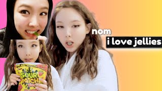 NAYEON TW-LOG but it's actually a JELLY MUKBANG