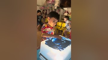 Vẽ tranh cát trên bàn ánh sáng mẫu giáo bé yêu 2