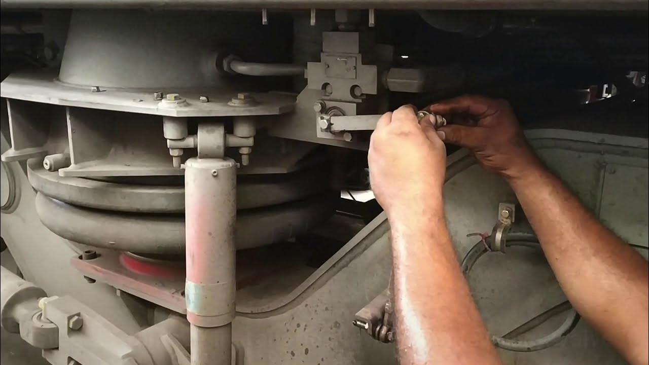 How to remove Levelling Valve from a LHB coach. YouTube