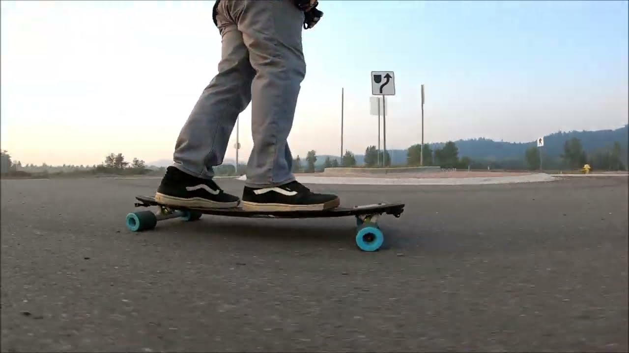 Landyachtz Battle Axe Cruising
