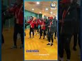 بالفيديو لاعبو منتخب الموزمبيق المحلي يؤدون رقصة جماعية خلال وصولهم إلى ملعب نيلسون مانديلا