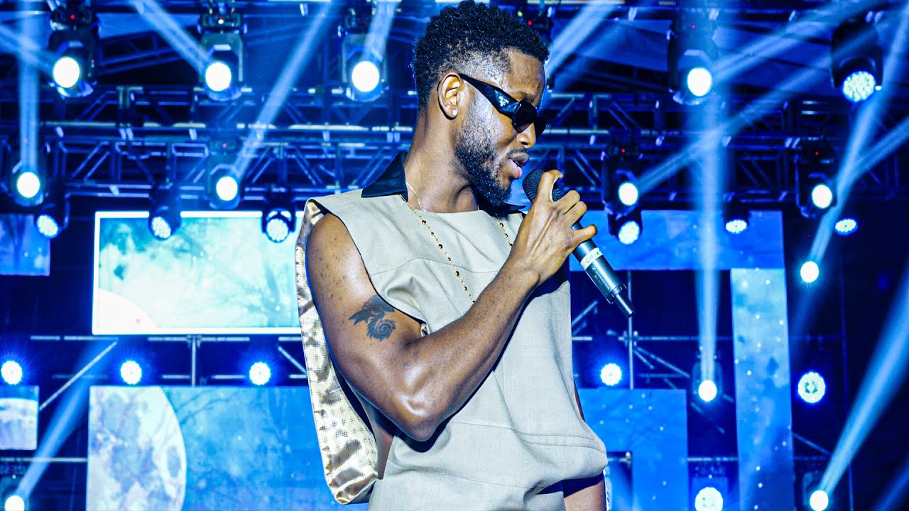 Chike's performance at night to great afro vibes what a great live performance it is