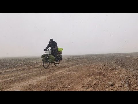 单车穷游西藏，出发申扎县半路遭遇大雪，天气太冷露营卡果村【追梦人张大飞】