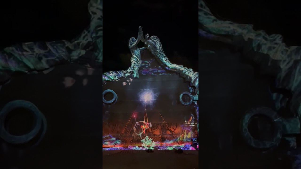 Performance con mapping. Luz Cabadas. Navidad 2021.