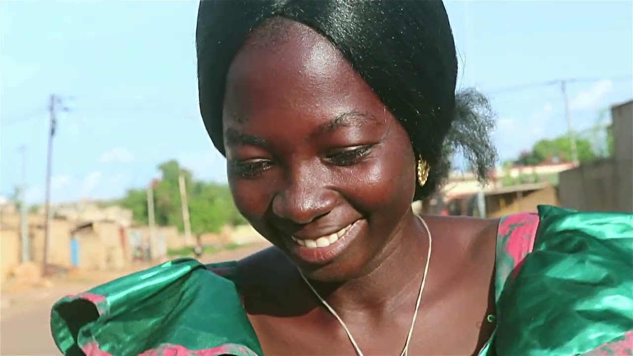 Le nouveau clip de la chantre Léa est enfin là.