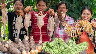 Cooking Curry Taro Tubers with Duck & Chicken Feet Recipe - Donation Curry Soup with My Neighbors