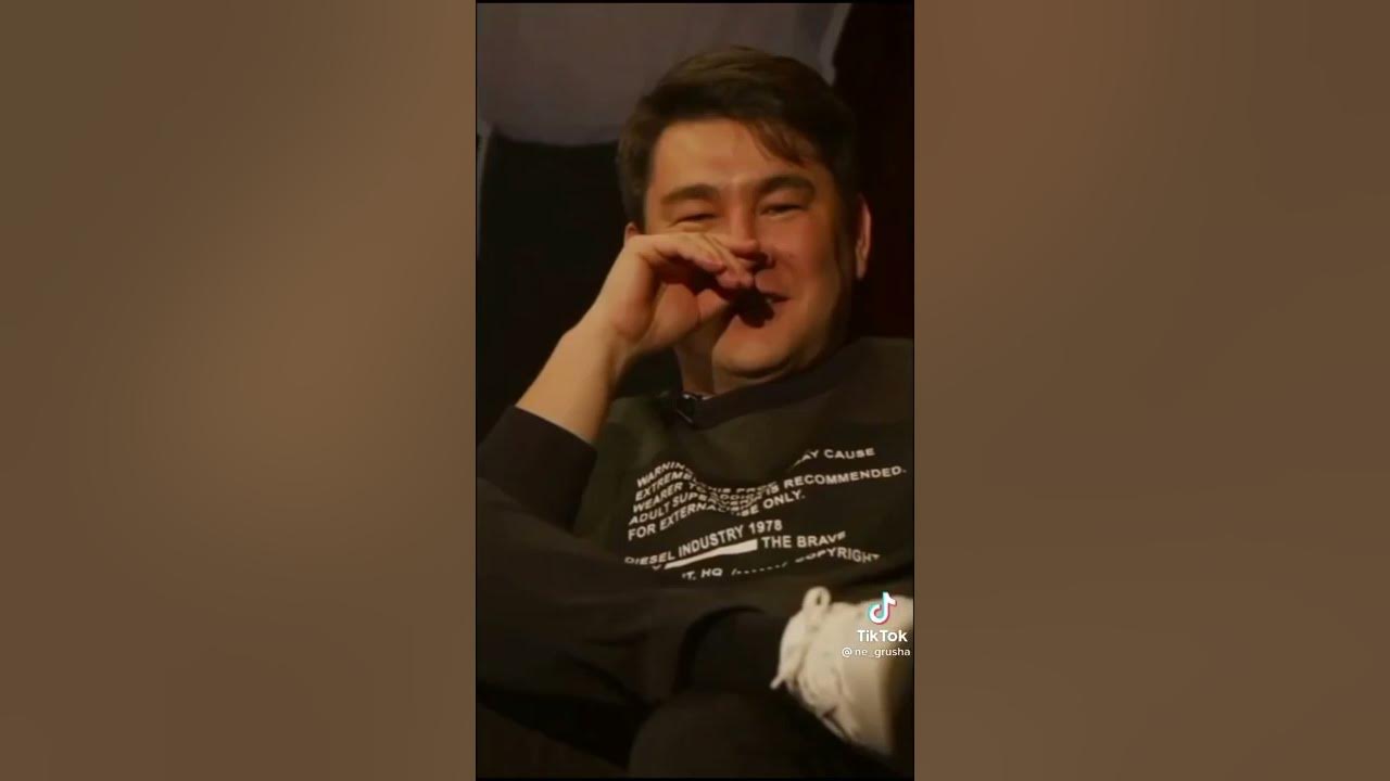Шоу в котором нельзя смеяться. Передача где нельзя смеяться. Шоу где нельзя смеяться. Коммент шоу нельзя смеяться. Большое шоу азамата мусагалиева.