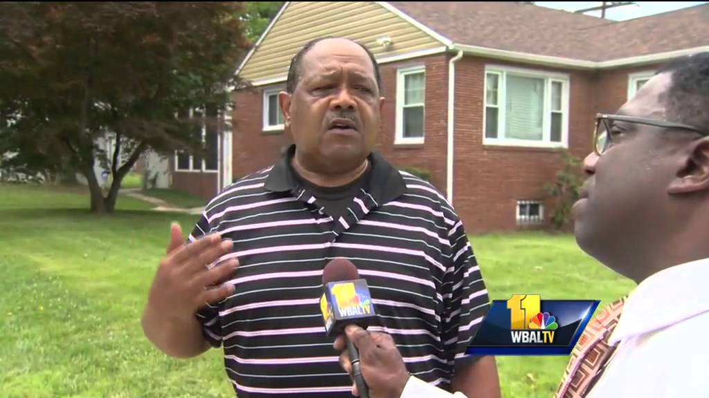 Burglar caught on city home surveillance video - YouTube