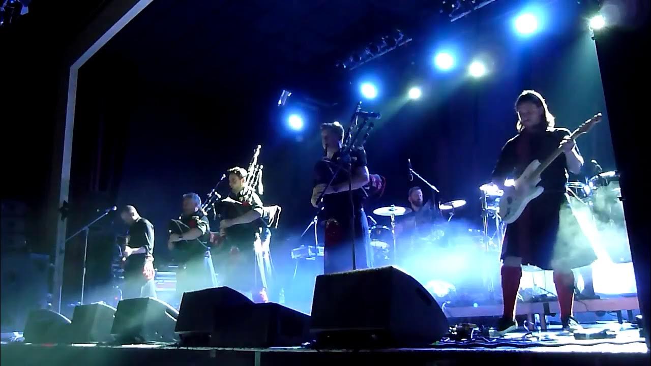 Red Hot Chilli Pipers - Seven Nation Army (Dresden, 11.11.16) Red Hot Chilli Pipers - Seven Nation Army (Dresden, 11.11.16)