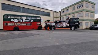 Daniel Lenz verläßt das Waschwerk-SI in Kreuztal mit dem original Bus der Kelly Family. #weggelenzt