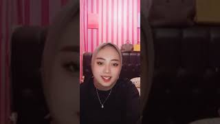 Della Aprilia Live Hot