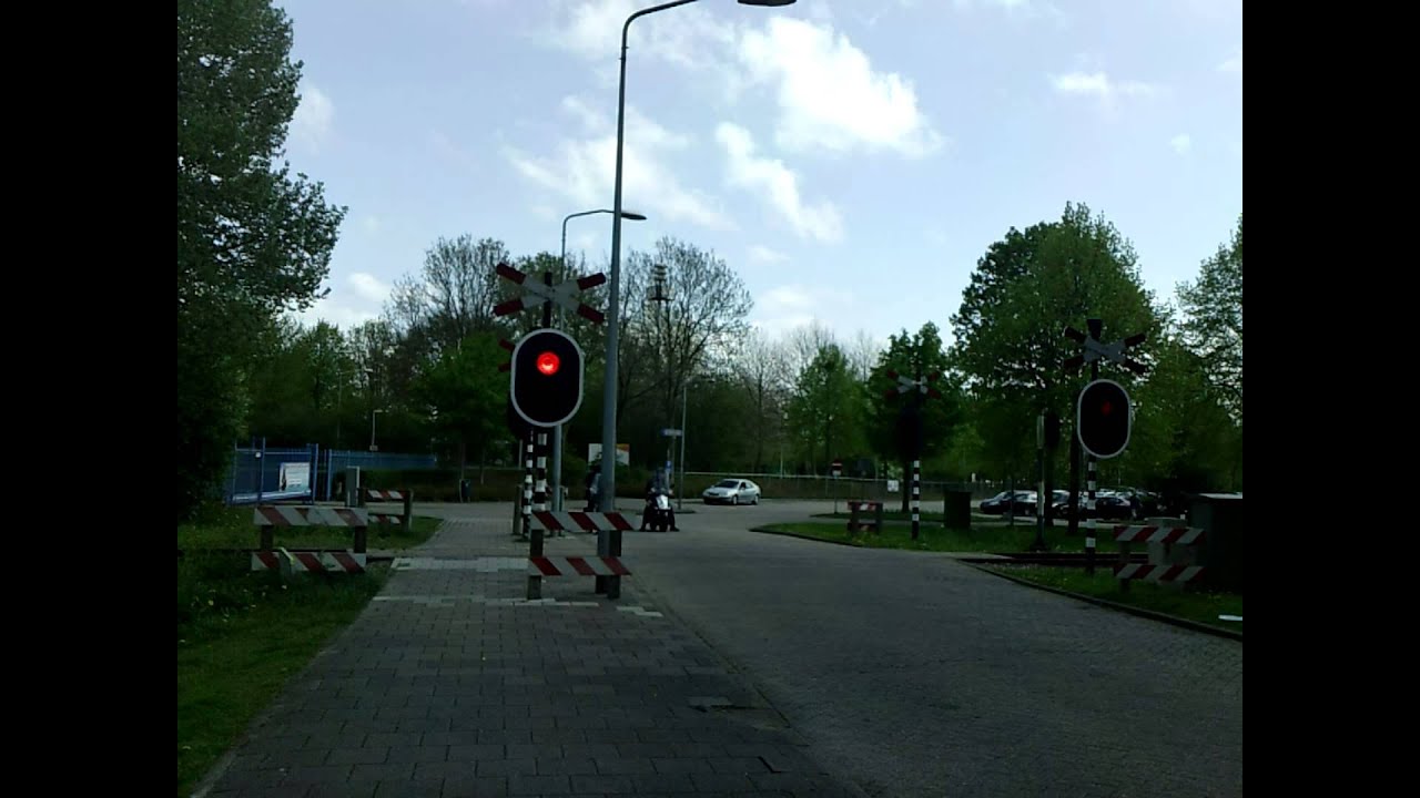 A retake of the special ALI railroad crossing in Hoorn (With steam train!)