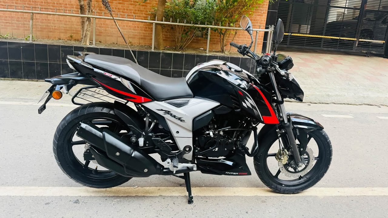 TVS Apache RTR 160 4V 2023 Black