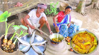 santali tribe grandma cooking wild taro root curry with fish in her traditional method || fish curry