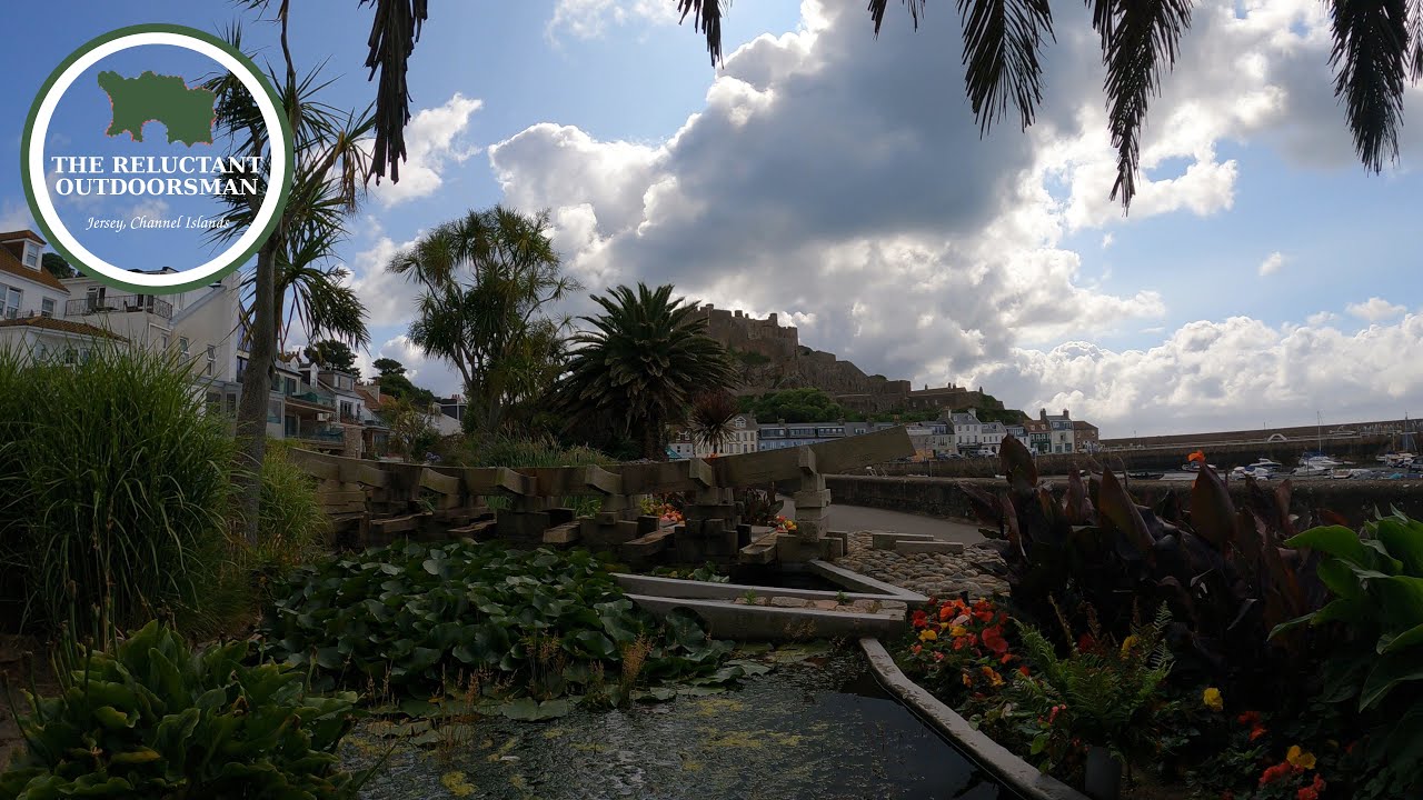 A walk to Gorey pier and back to Royal Jersey Golf Club #jersey #walking #golf #walkingtour