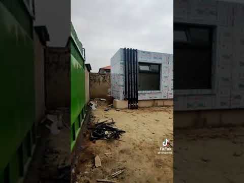 شاب سوداني بصمم منازل من الحاويات      