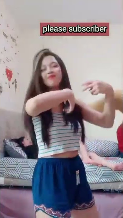 Cewe super hot || yang di belakang gak sadar terekam #shorts
