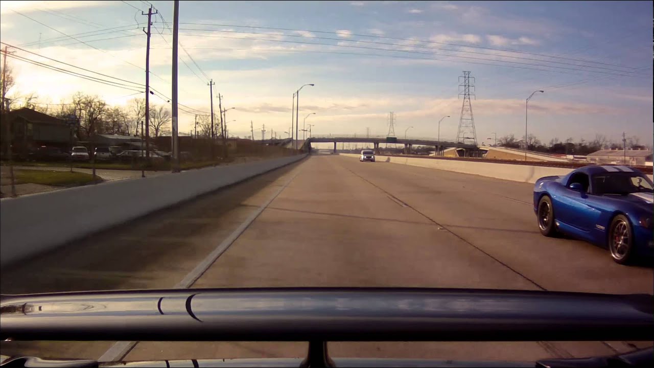 BOOST LOGIC GTR VS Supercharged NOS Viper Viper gets a car length and move