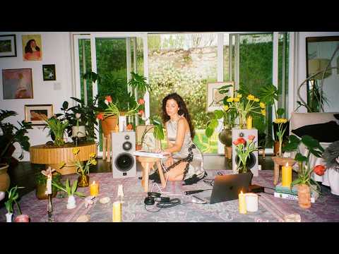 SUNSHINE - O.LIVIA (Official Visualizer)