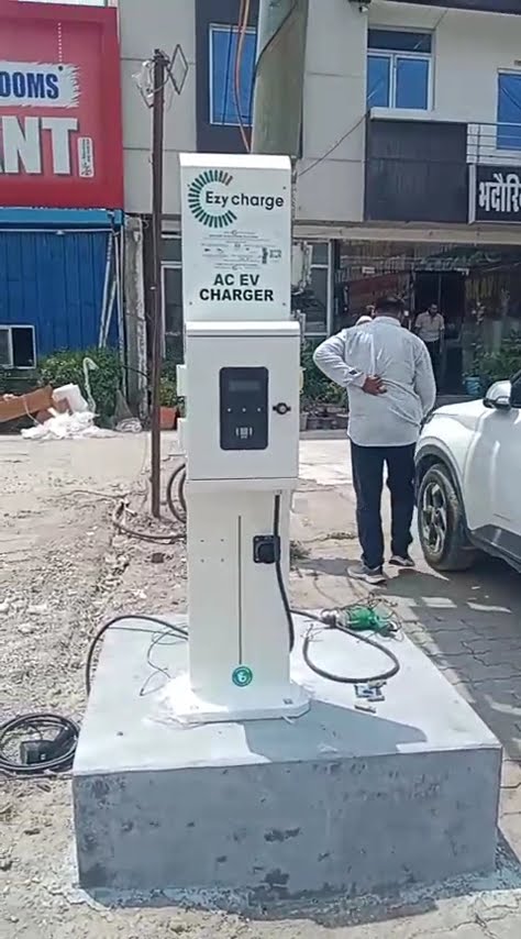 🚗 शिवा होटल आएँ, गाड़ी चार्ज करें, और बेहतरीन स्वाद का आनंद लें!