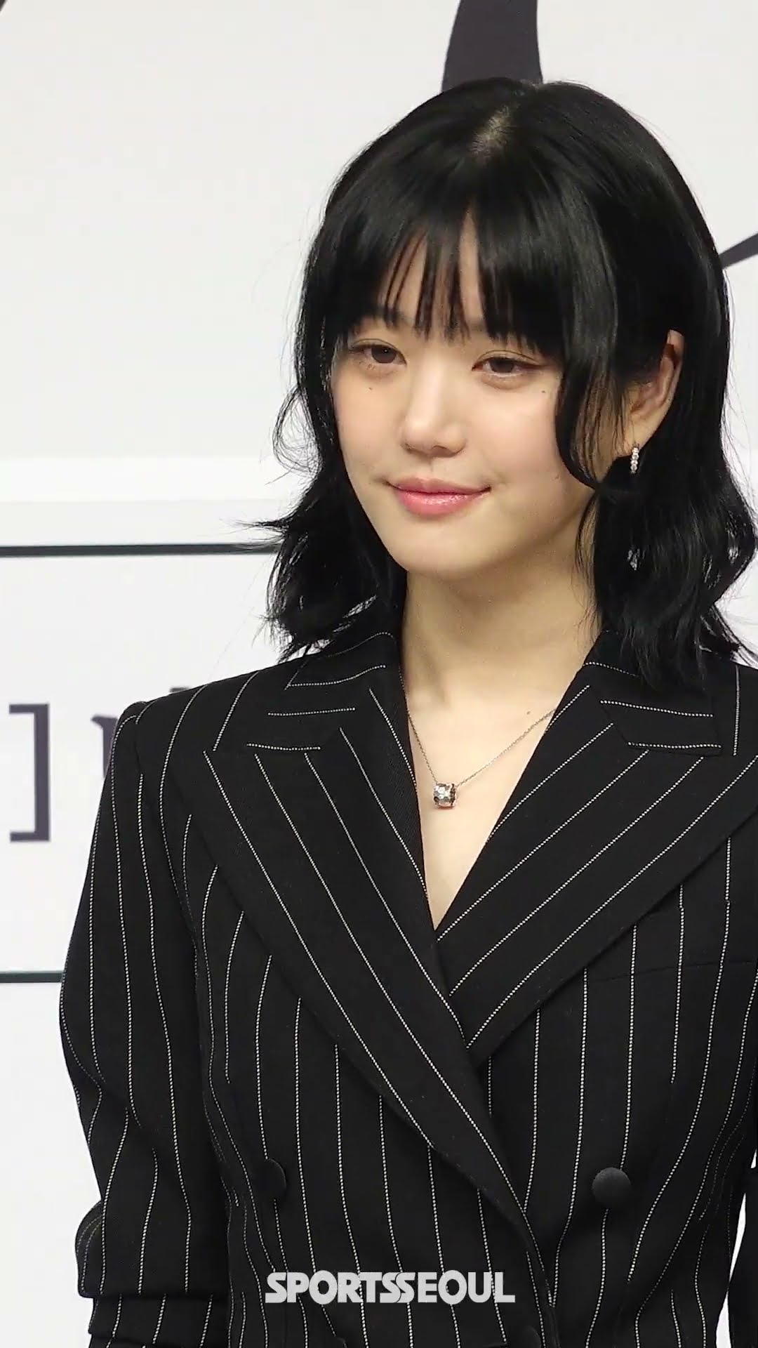 이유비, 아이돌 재질 '애교 포즈'