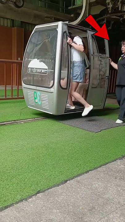 Never ride this cable car in China 😱