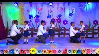 Fathers And Kids Lovely Dance - Tumko Paya Hai To Jaise Hindi - Dinira Pre School Concert 2023