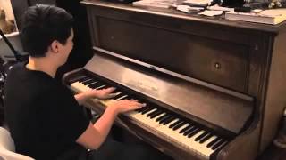 dan howell playing pyramid song by radiohead