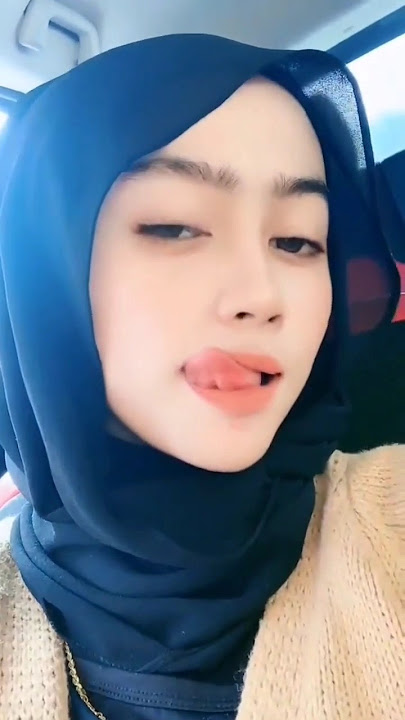HIJAB CANTIK MAIN LIDAH