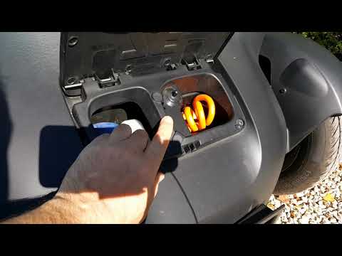 Changes to 2017 Renault Twizy including charge flap switch