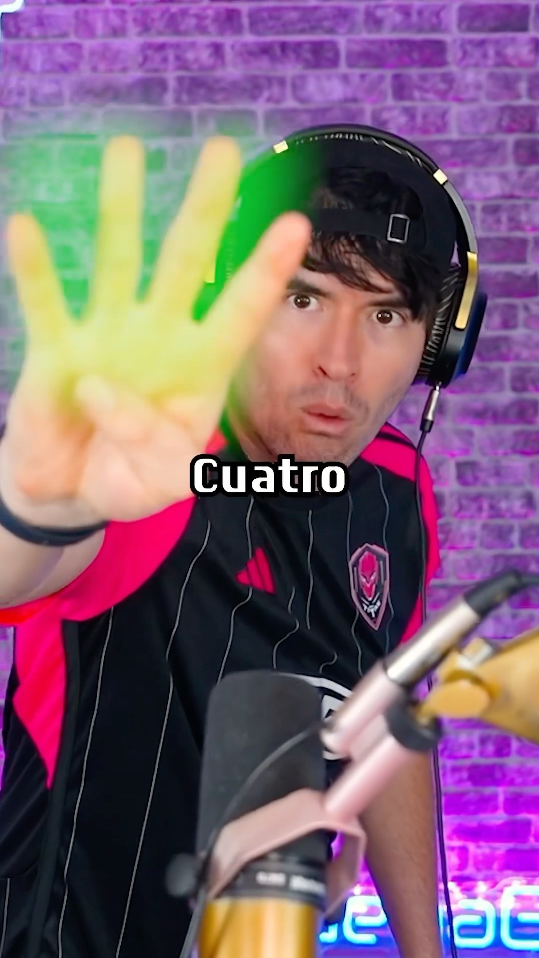 Si Levanto 4 DEDOS se acabó…